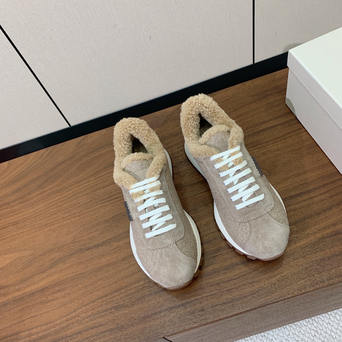 【Brunell* Cucinell*】羊毛里休闲运动鞋。鞋面采用进口牛绒，羊毛内里，原版开模大底！上脚超舒适。 码数：