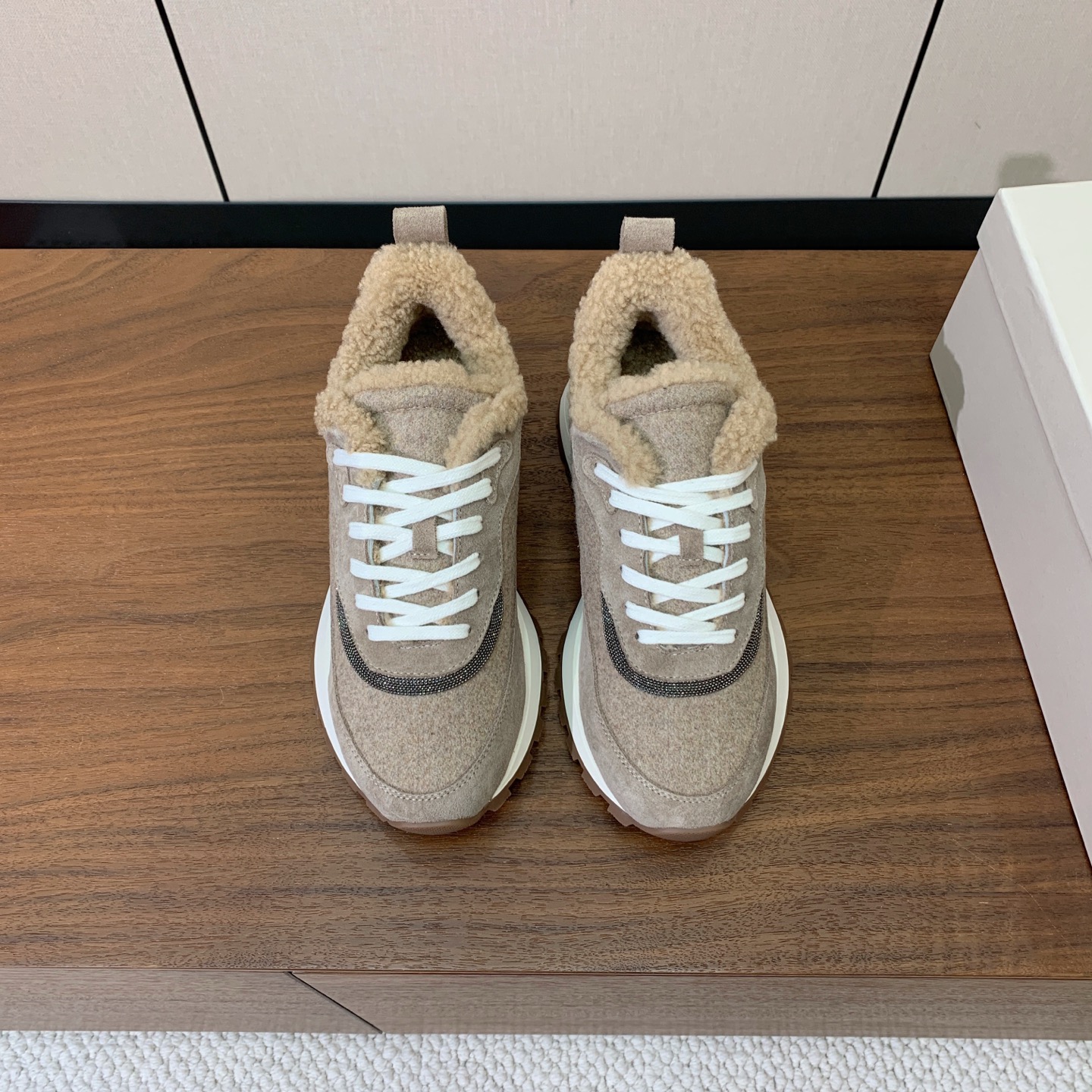 【Brunell* Cucinell*】羊毛里休闲运动鞋。鞋面采用进口牛绒，羊毛内里，原版开模大底！上脚超舒适。 码数：