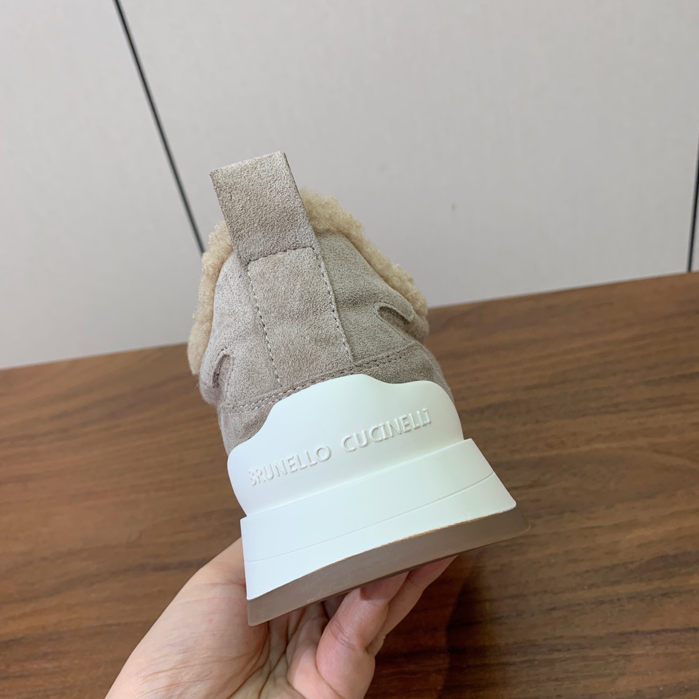 【Brunell* Cucinell*】羊毛里休闲运动鞋。鞋面采用进口牛绒，羊毛内里，原版开模大底！上脚超舒适。 码数：