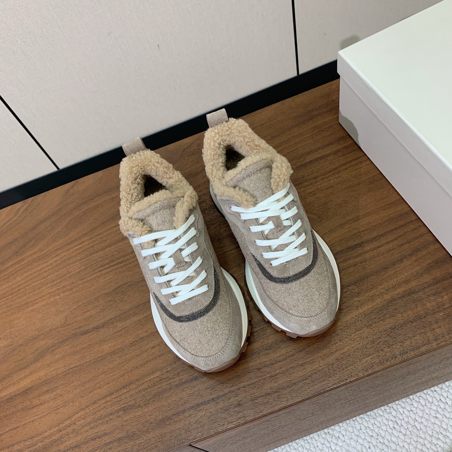 【Brunell* Cucinell*】羊毛里休闲运动鞋。鞋面采用进口牛绒，羊毛内里，原版开模大底！上脚超舒适。 码数：
