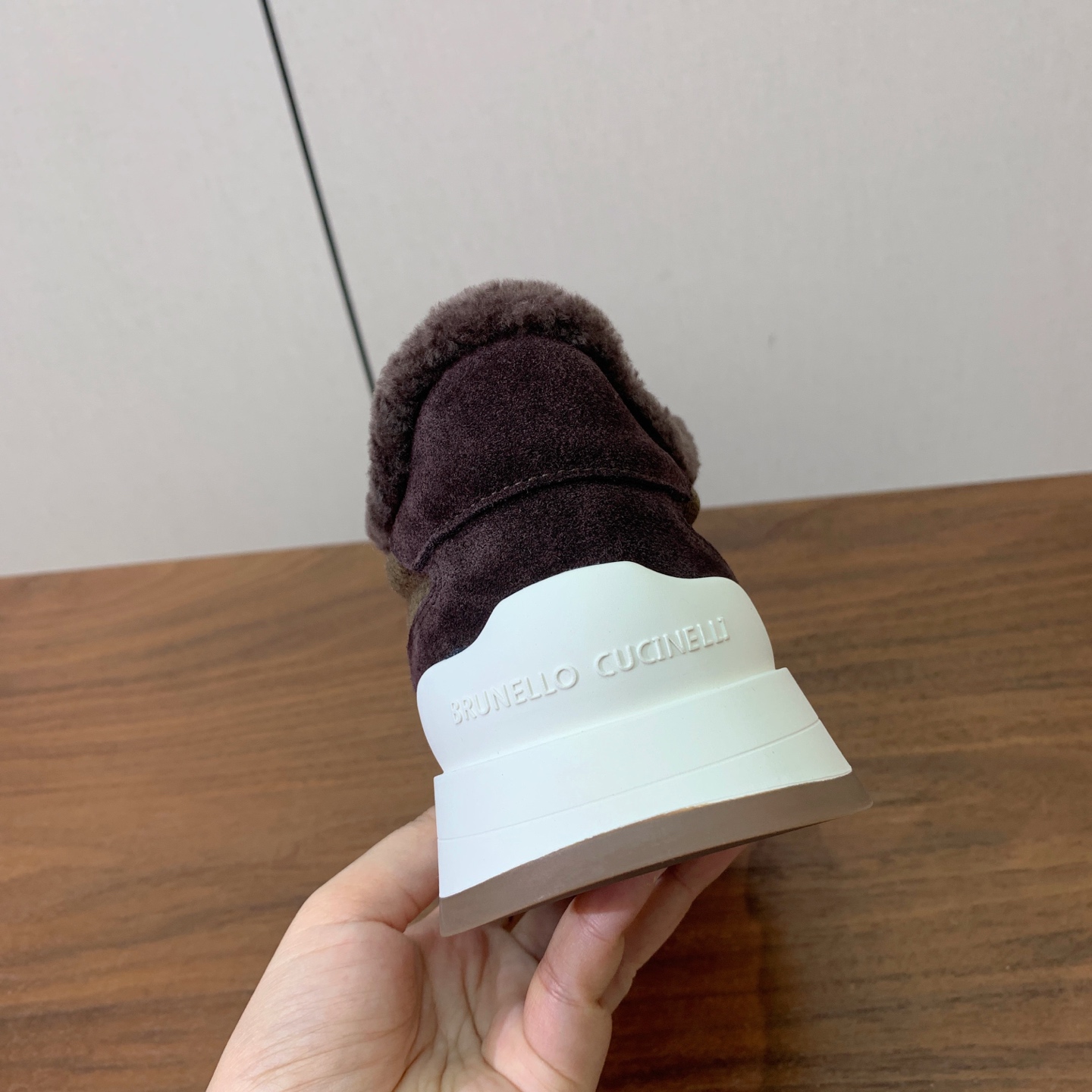 【Brunell* Cucinell*】羊毛里休闲运动鞋。鞋面采用进口牛绒，羊毛内里，原版开模大底！上脚超舒适。 码数：