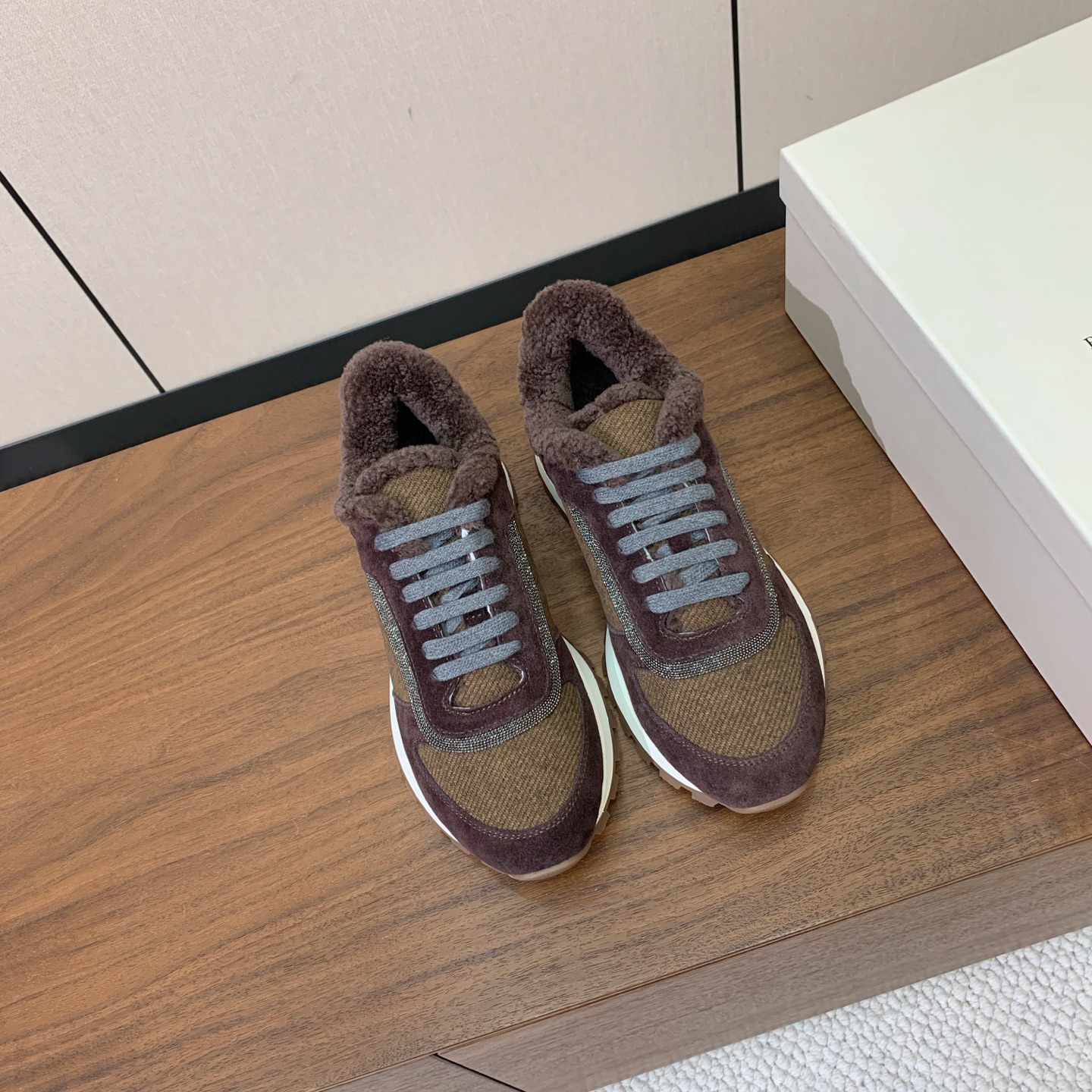 【Brunell* Cucinell*】羊毛里休闲运动鞋。鞋面采用进口牛绒，羊毛内里，原版开模大底！上脚超舒适。 码数：