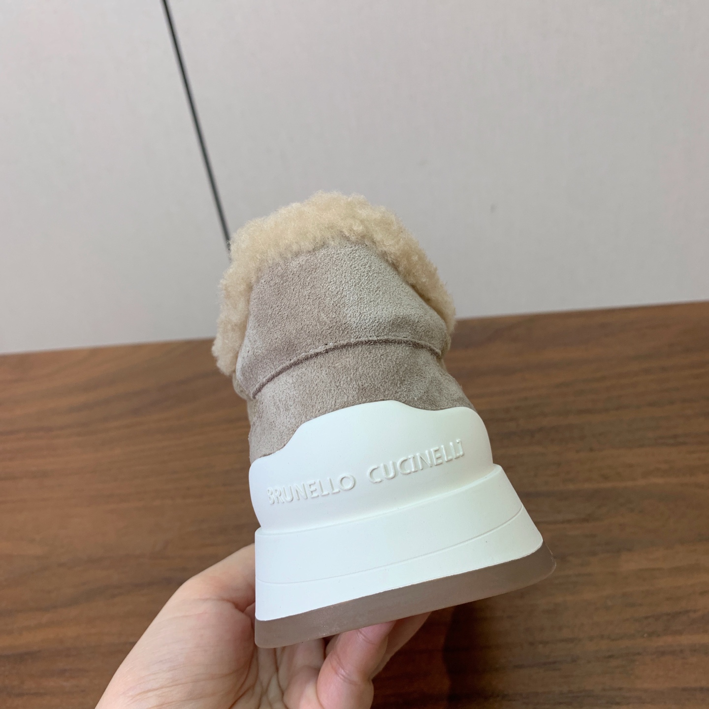 【Brunell* Cucinell*】羊毛里休闲运动鞋。鞋面采用进口牛绒，羊毛内里，原版开模大底！上脚超舒适。 码数：