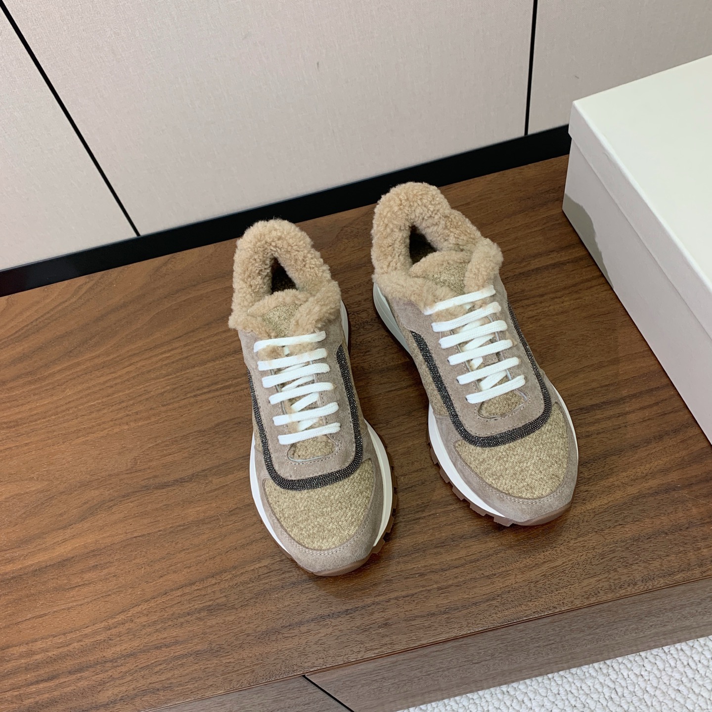 【Brunell* Cucinell*】羊毛里休闲运动鞋。鞋面采用进口牛绒，羊毛内里，原版开模大底！上脚超舒适。 码数：