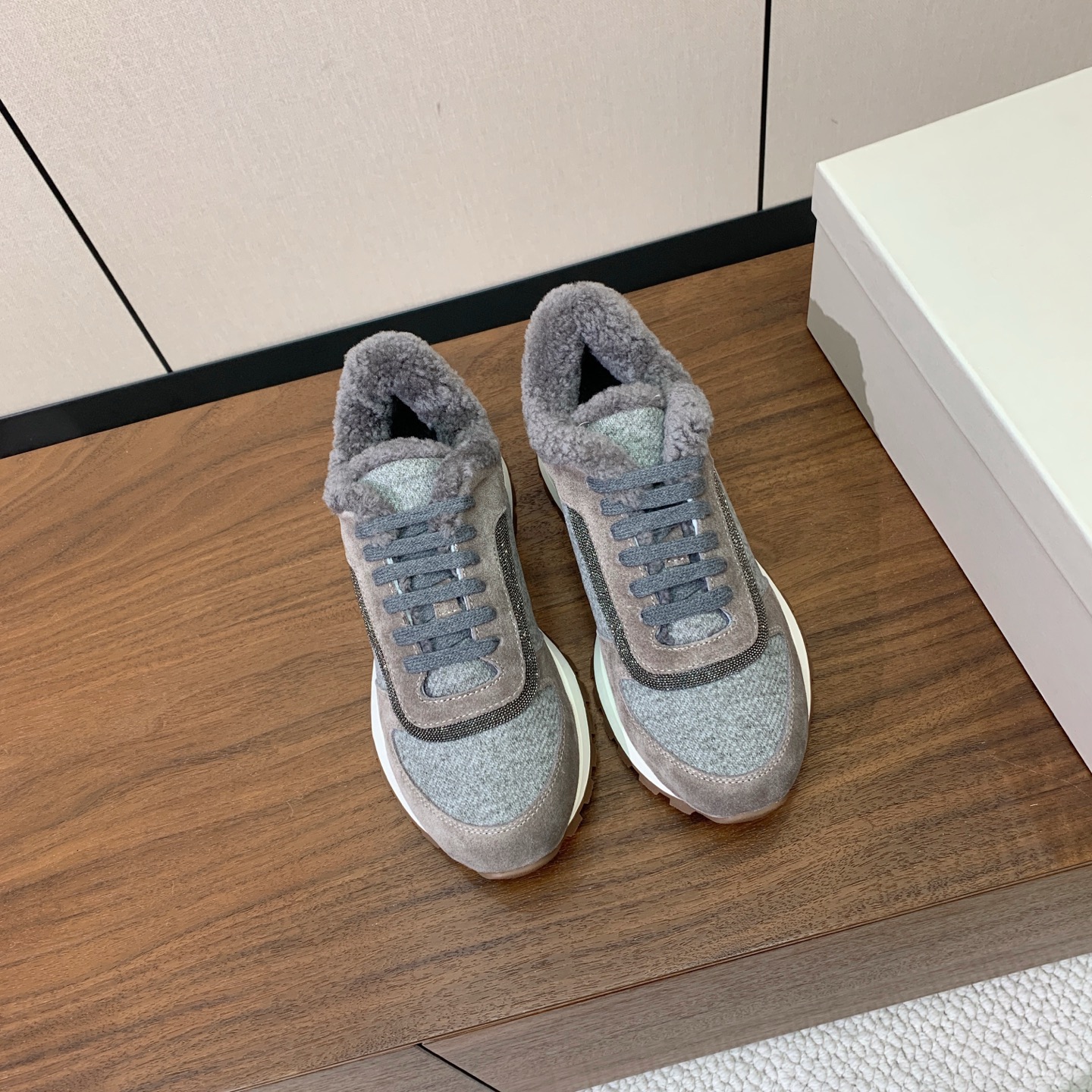 【Brunell* Cucinell*】羊毛里休闲运动鞋。鞋面采用进口牛绒，羊毛内里，原版开模大底！上脚超舒适。 码数：