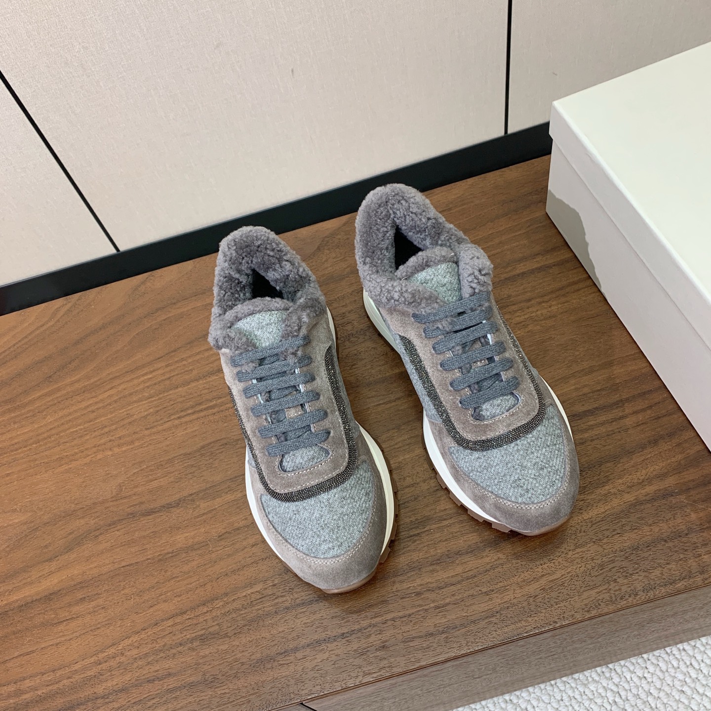 【Brunell* Cucinell*】羊毛里休闲运动鞋。鞋面采用进口牛绒，羊毛内里，原版开模大底！上脚超舒适。 码数：