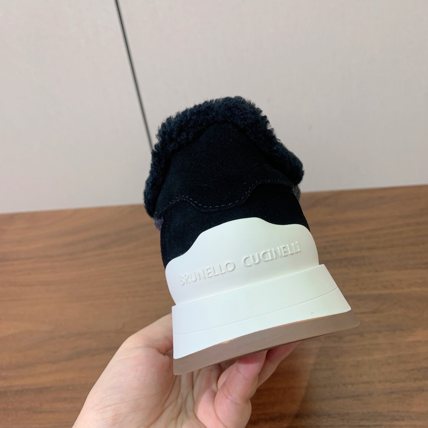 【Brunell* Cucinell*】羊毛里休闲运动鞋。鞋面采用进口牛绒，羊毛内里，原版开模大底！上脚超舒适。 码数：
