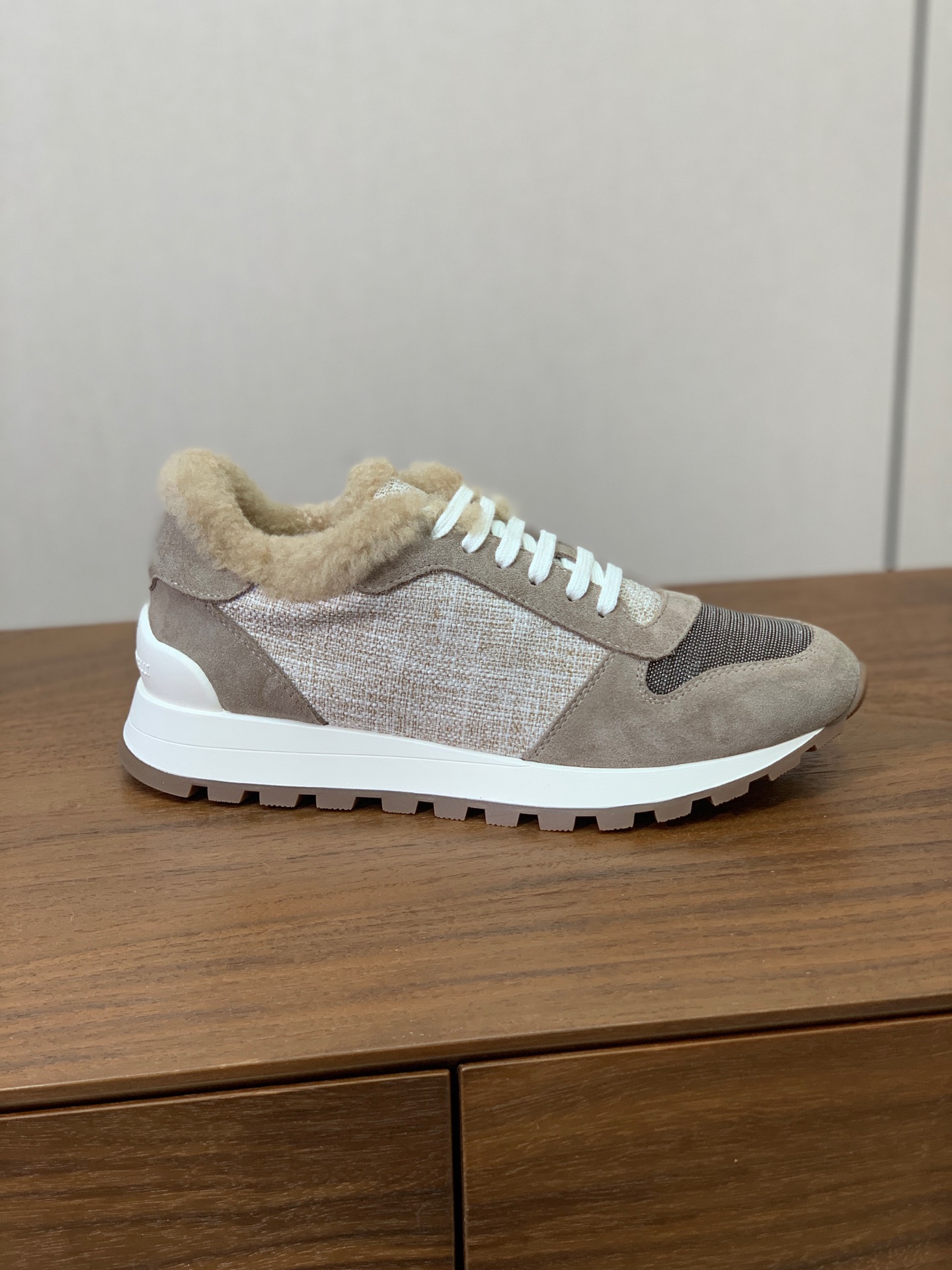 【Brunell* Cucinell*】羊毛里休闲运动鞋。鞋面采用进口牛绒，羊毛内里，原版开模大底！上脚超舒适。 码数：