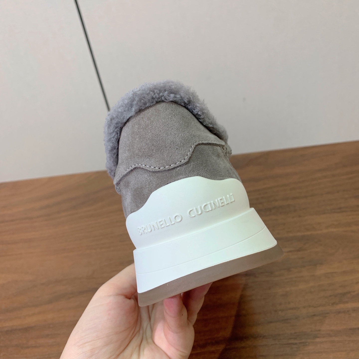【Brunell* Cucinell*】羊毛里休闲运动鞋。鞋面采用进口牛绒，羊毛内里，原版开模大底！上脚超舒适。 码数：