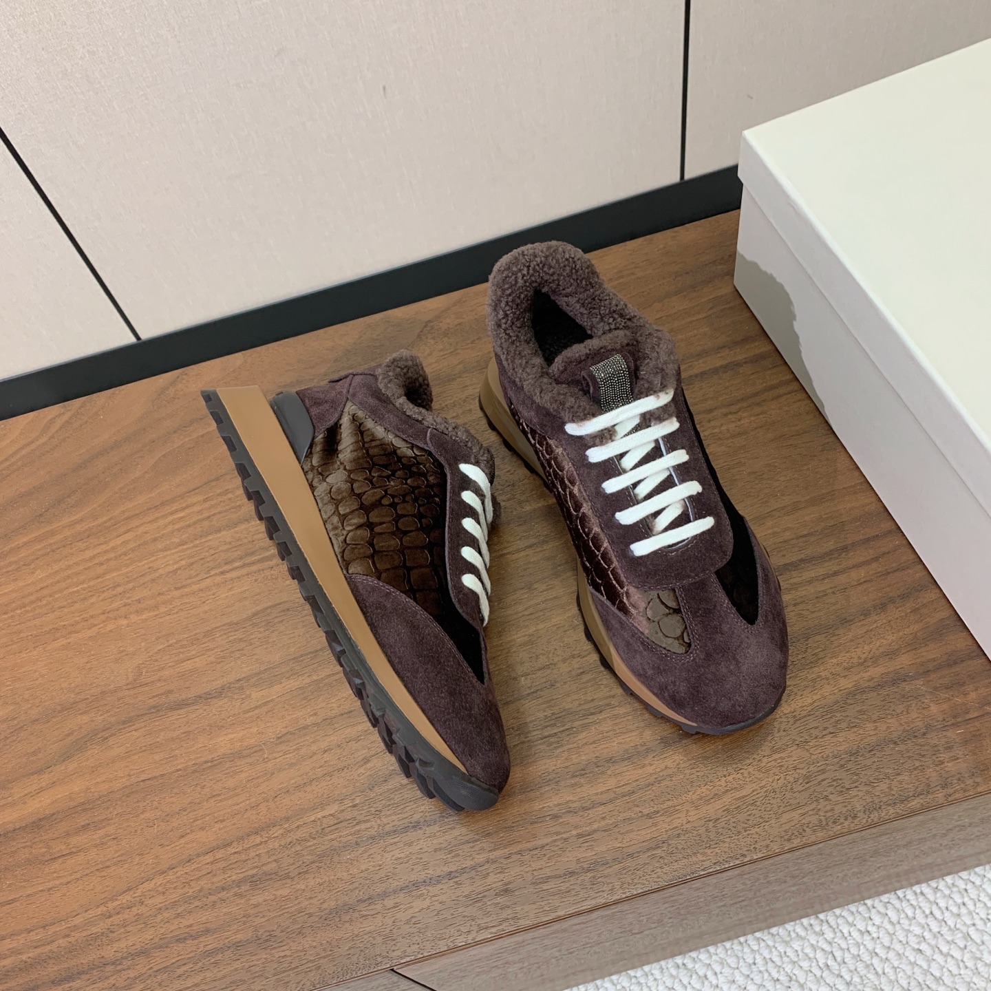 【Brunell* Cucinell*】拼色底羊毛里休闲运动鞋。鞋面采用进口牛绒，羊毛内里，原版开模大底！上脚超舒适。 