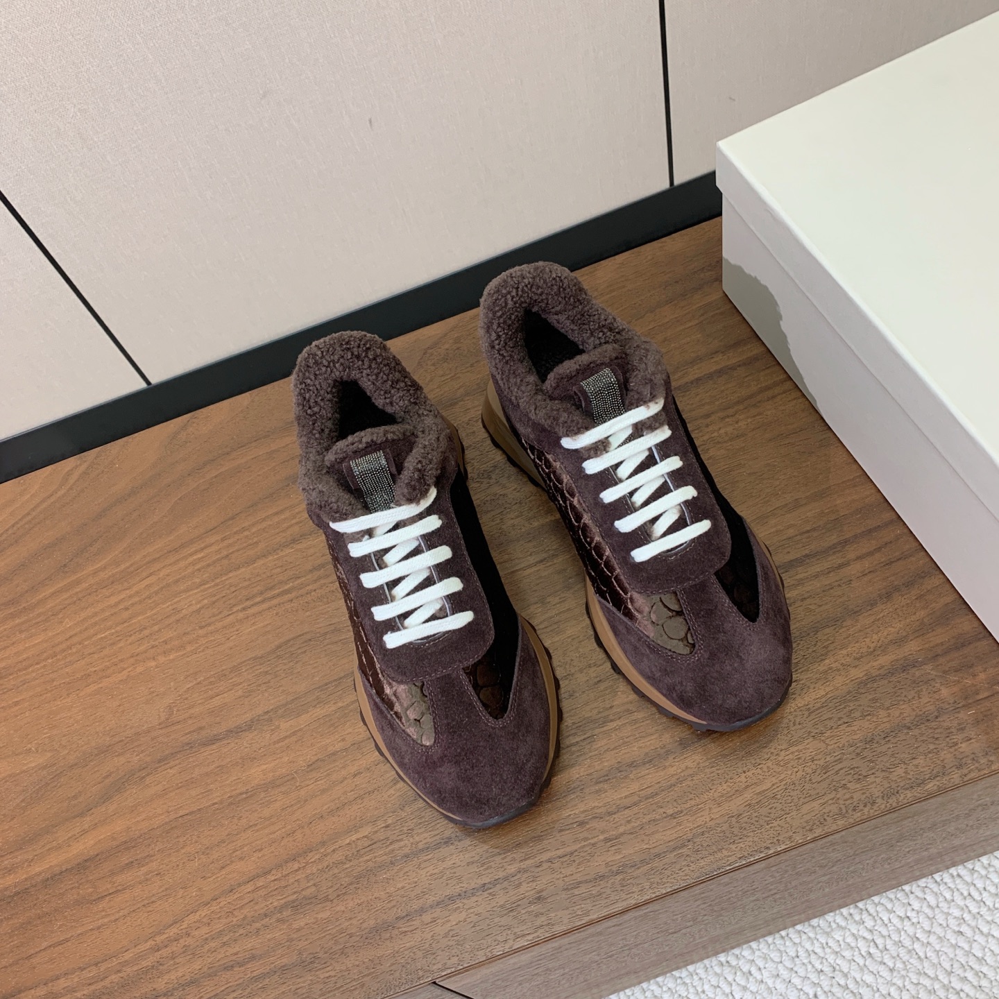 【Brunell* Cucinell*】拼色底羊毛里休闲运动鞋。鞋面采用进口牛绒，羊毛内里，原版开模大底！上脚超舒适。 