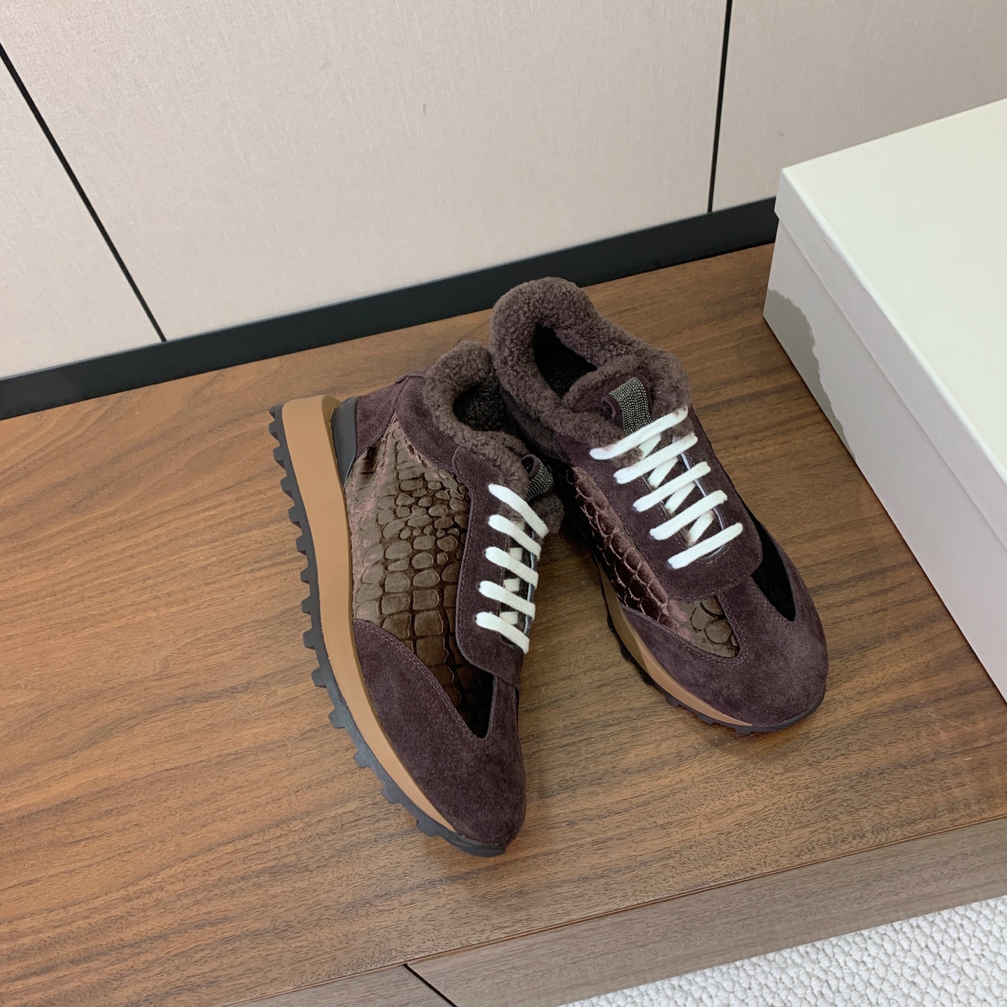 【Brunell* Cucinell*】拼色底羊毛里休闲运动鞋。鞋面采用进口牛绒，羊毛内里，原版开模大底！上脚超舒适。 