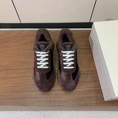 【Brunell* Cucinell*】拼色底羊毛里休闲运动鞋。鞋面采用进口牛绒,羊毛内里,原版开模大底!上脚超舒适。 【Brunell* Cucinell*】拼色底羊毛里休闲运动鞋。鞋面采用进口牛绒,羊毛内里,原版开模大底!上脚超舒适。