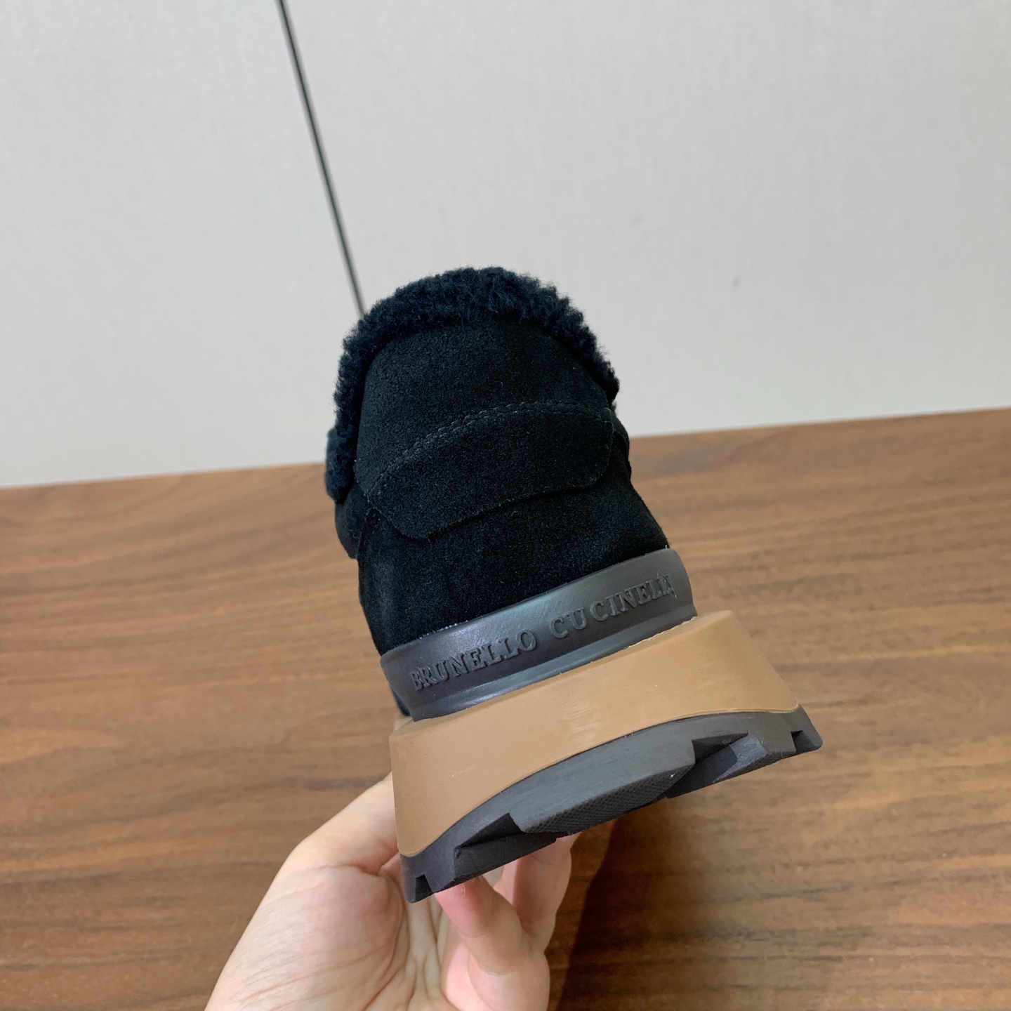 【Brunell* Cucinell*】拼色底羊毛里休闲运动鞋。鞋面采用进口牛绒，羊毛内里，原版开模大底！上脚超舒适。 