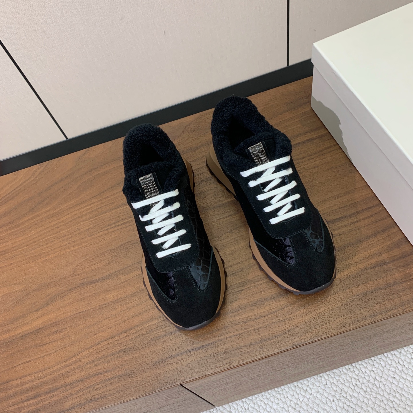 【Brunell* Cucinell*】拼色底羊毛里休闲运动鞋。鞋面采用进口牛绒，羊毛内里，原版开模大底！上脚超舒适。 