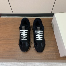 【Brunell* Cucinell*】拼色底羊毛里休闲运动鞋。鞋面采用进口牛绒,羊毛内里,原版开模大底!上脚超舒适。 【Brunell* Cucinell*】拼色底羊毛里休闲运动鞋。鞋面采用进口牛绒,羊毛内里,原版开模大底!上脚超舒适。