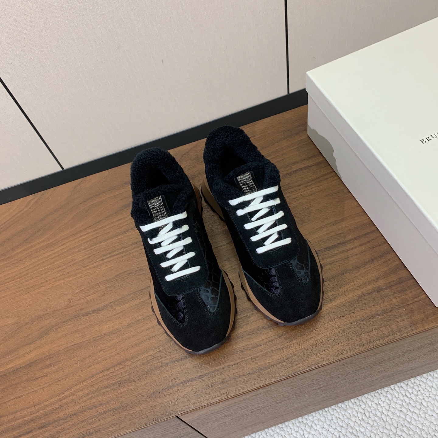 【Brunell* Cucinell*】拼色底羊毛里休闲运动鞋。鞋面采用进口牛绒，羊毛内里，原版开模大底！上脚超舒适。 