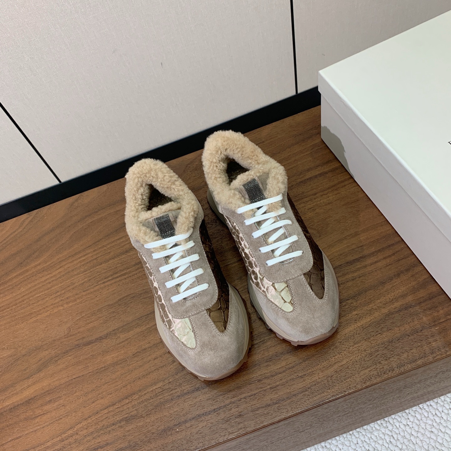 【Brunell* Cucinell*】拼色底羊毛里休闲运动鞋。鞋面采用进口牛绒，羊毛内里，原版开模大底！上脚超舒适。 