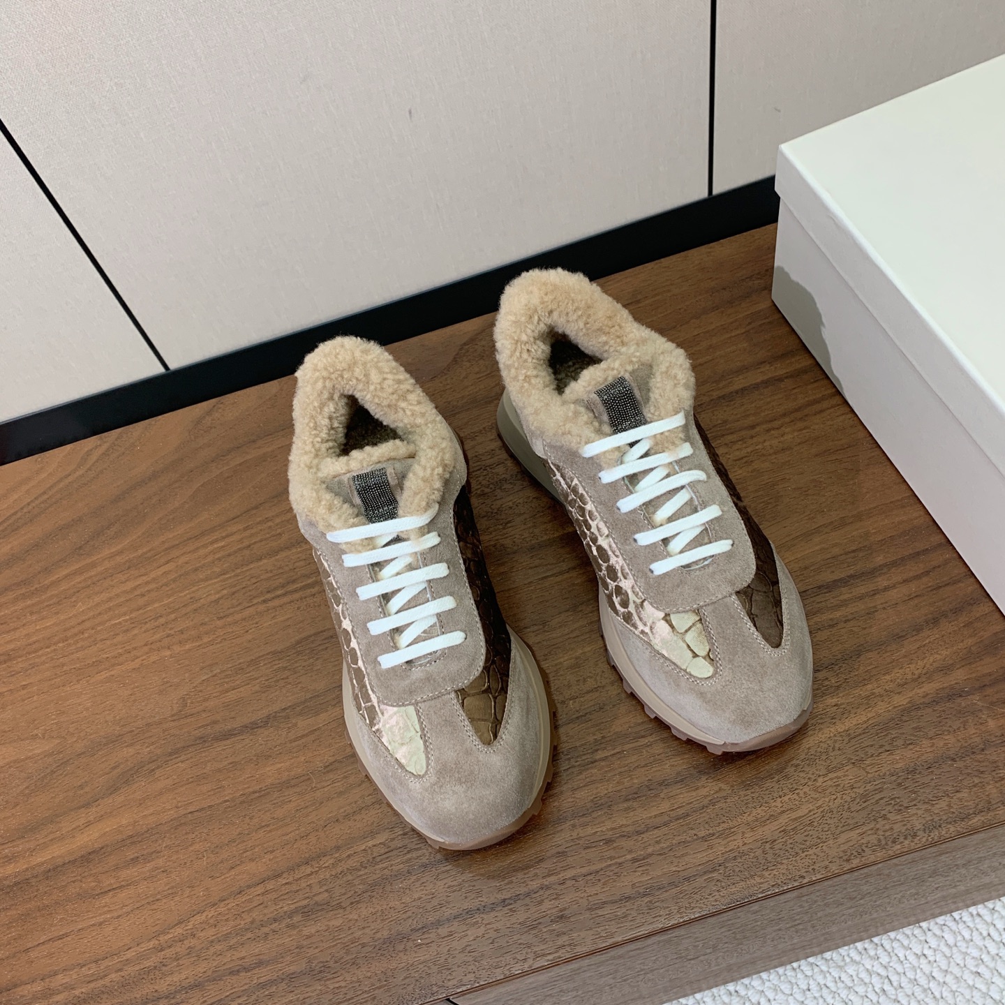 【Brunell* Cucinell*】拼色底羊毛里休闲运动鞋。鞋面采用进口牛绒，羊毛内里，原版开模大底！上脚超舒适。 