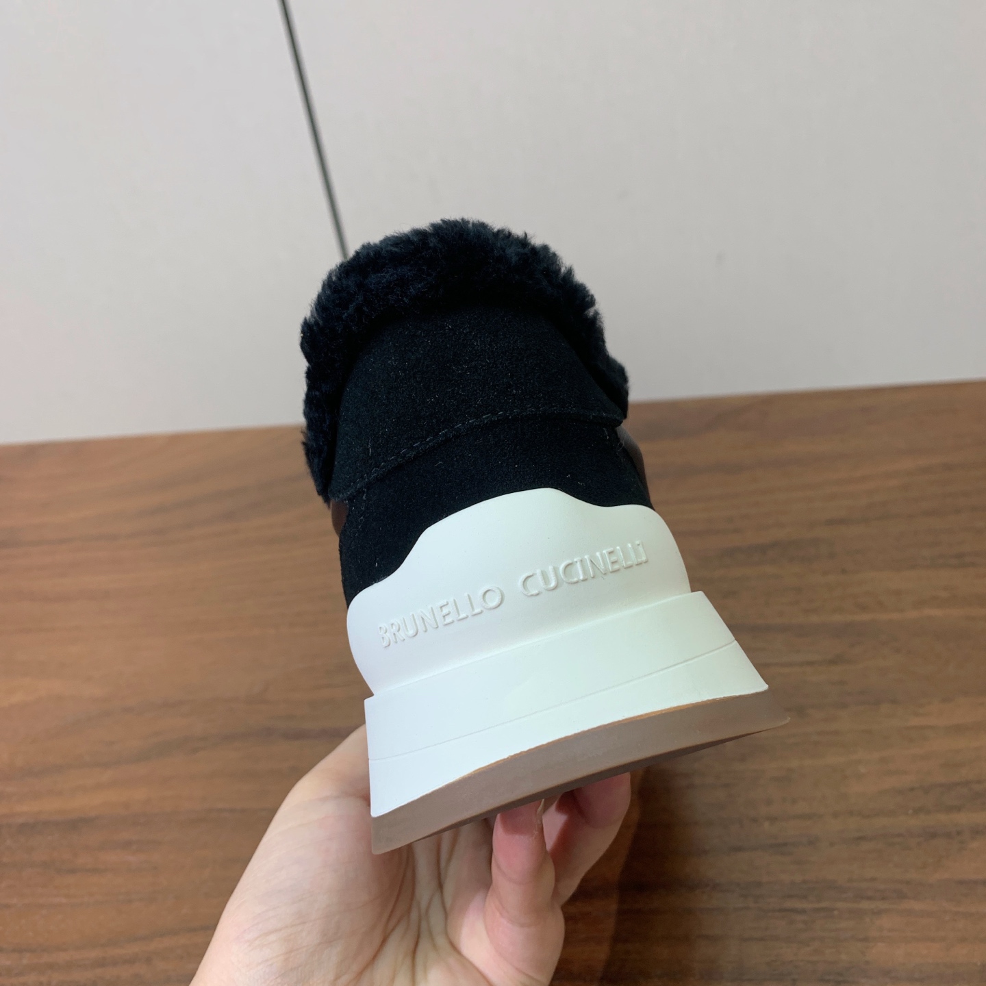 【Brunell* Cucinell*】羊毛里休闲运动鞋。鞋面采用进口牛绒，羊毛内里，原版开模大底！上脚超舒适。 码数：