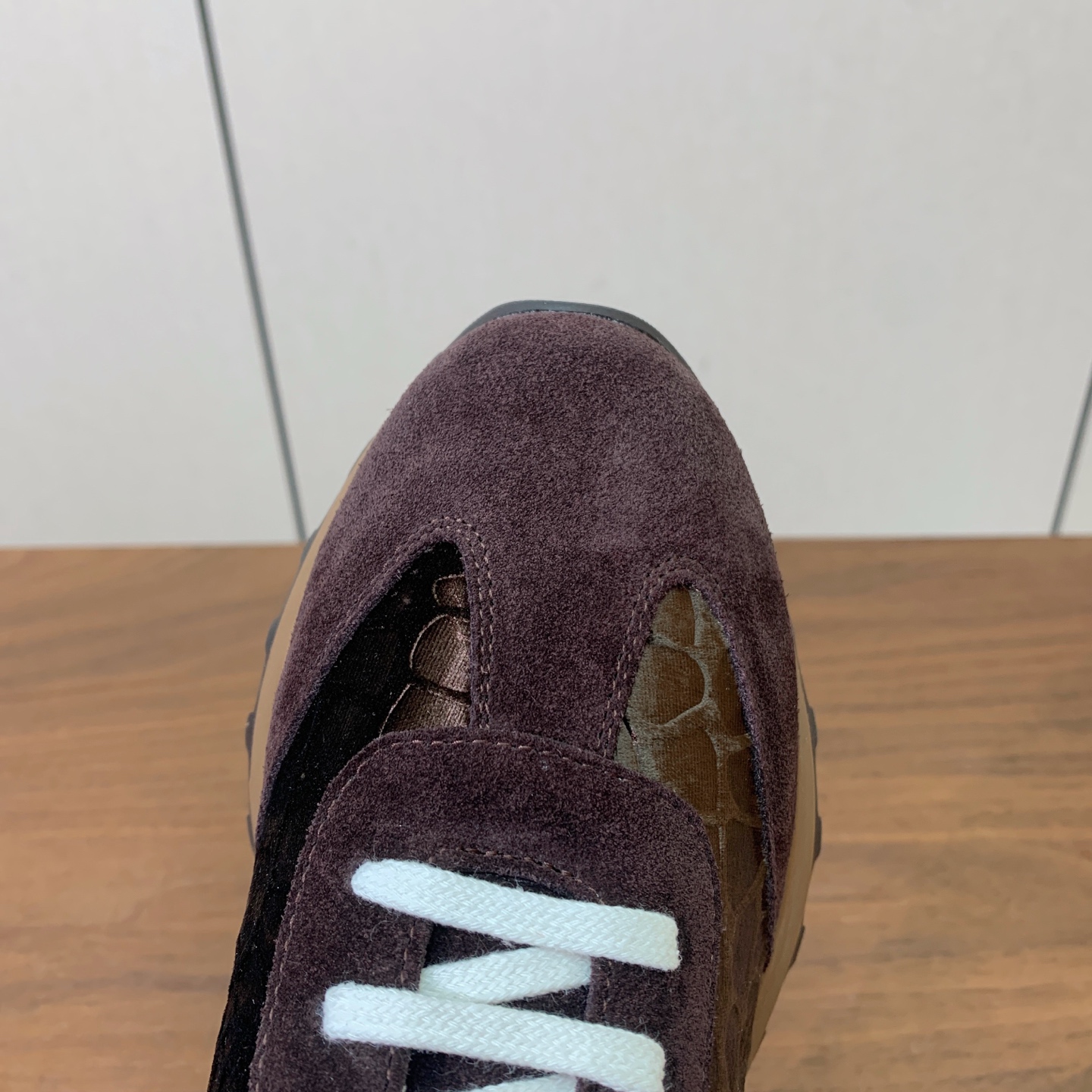 【Brunell* Cucinell*】新款休闲运动鞋。鞋面采用进口牛绒、牛皮➕纯手工串联珠链配饰！牛皮垫脚。原版开模大