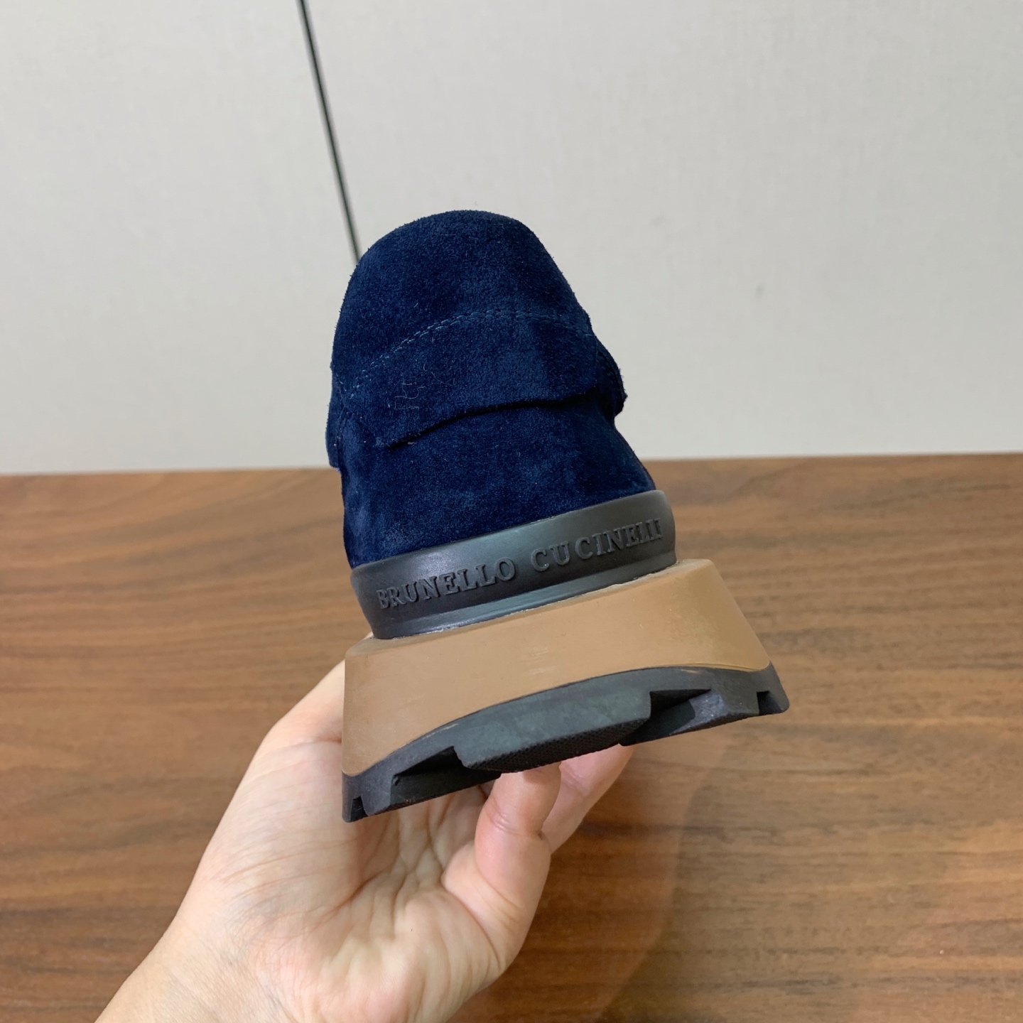 【Brunell* Cucinell*】新款休闲运动鞋。鞋面采用进口牛绒、牛皮➕纯手工串联珠链配饰！牛皮垫脚。原版开模大