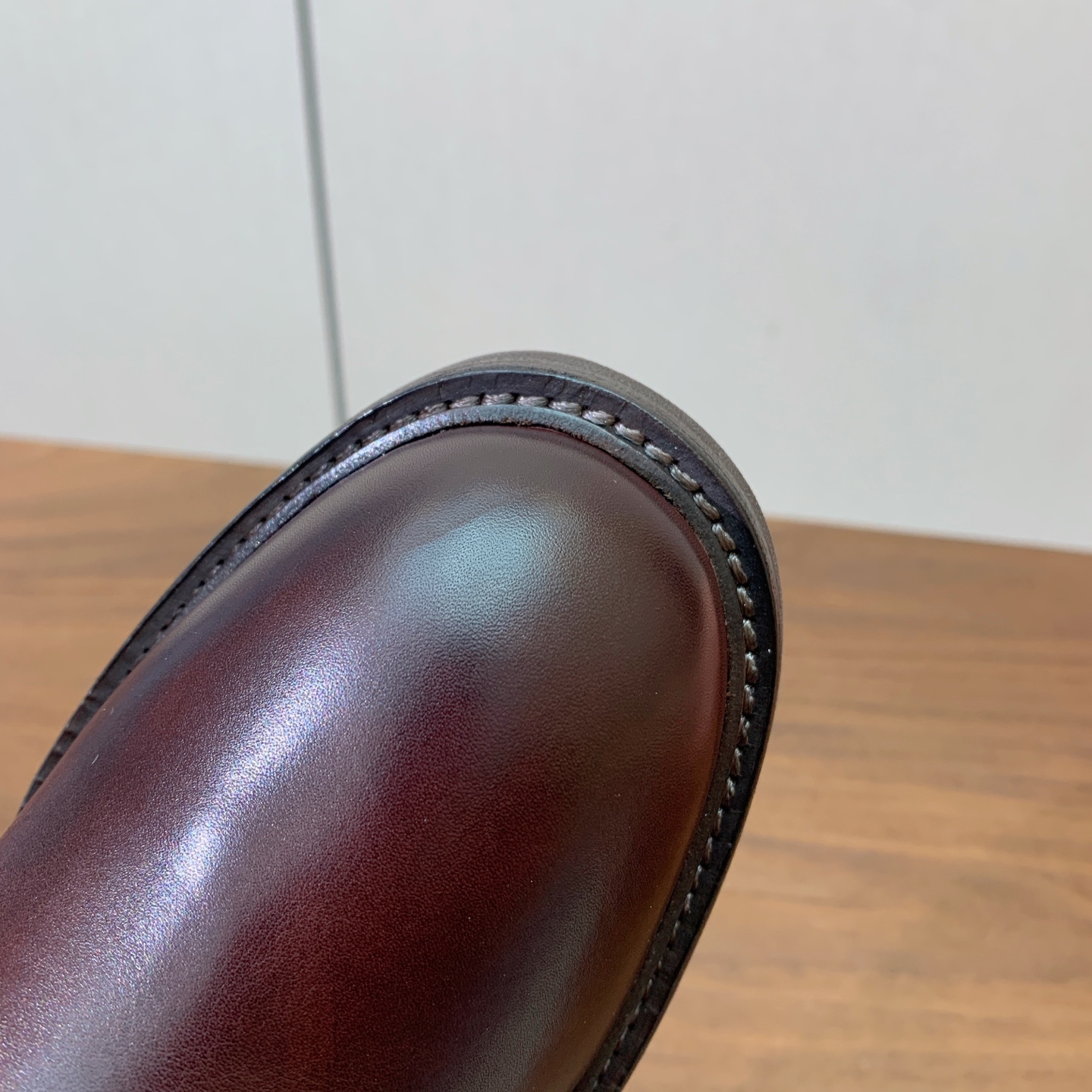 【Miu M*u】秋冬走秀短靴。专柜非常难买、看着很硬的样子 其实非常软巨好穿！脚感超赞 面料水染擦色小牛皮、原版开模组