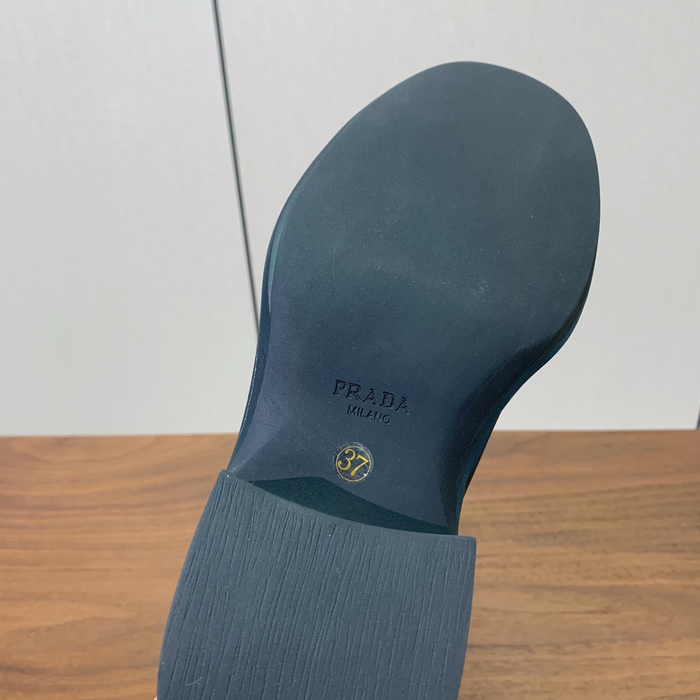 【Prad*】高版本粗跟骑士靴。时尚厚底切尔西短靴，独到味道 人人都爱也轻松驾驭。上脚简单帅气。做旧牛皮、组合防滑底。跟