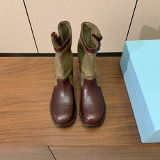 【Prad*】高版本帆布拼接牛皮短靴。随性褶皱靴筒,侧边搭扣细节满满,松弛的工装复古感直接拉满。鞋面牛皮拼接帆布,羊皮垫 【Prad*】高版本帆布拼接牛皮短靴。随性褶皱靴筒,侧边搭扣细节满满,松弛的工装复古感直接拉满。鞋面牛皮拼接帆布,羊皮垫