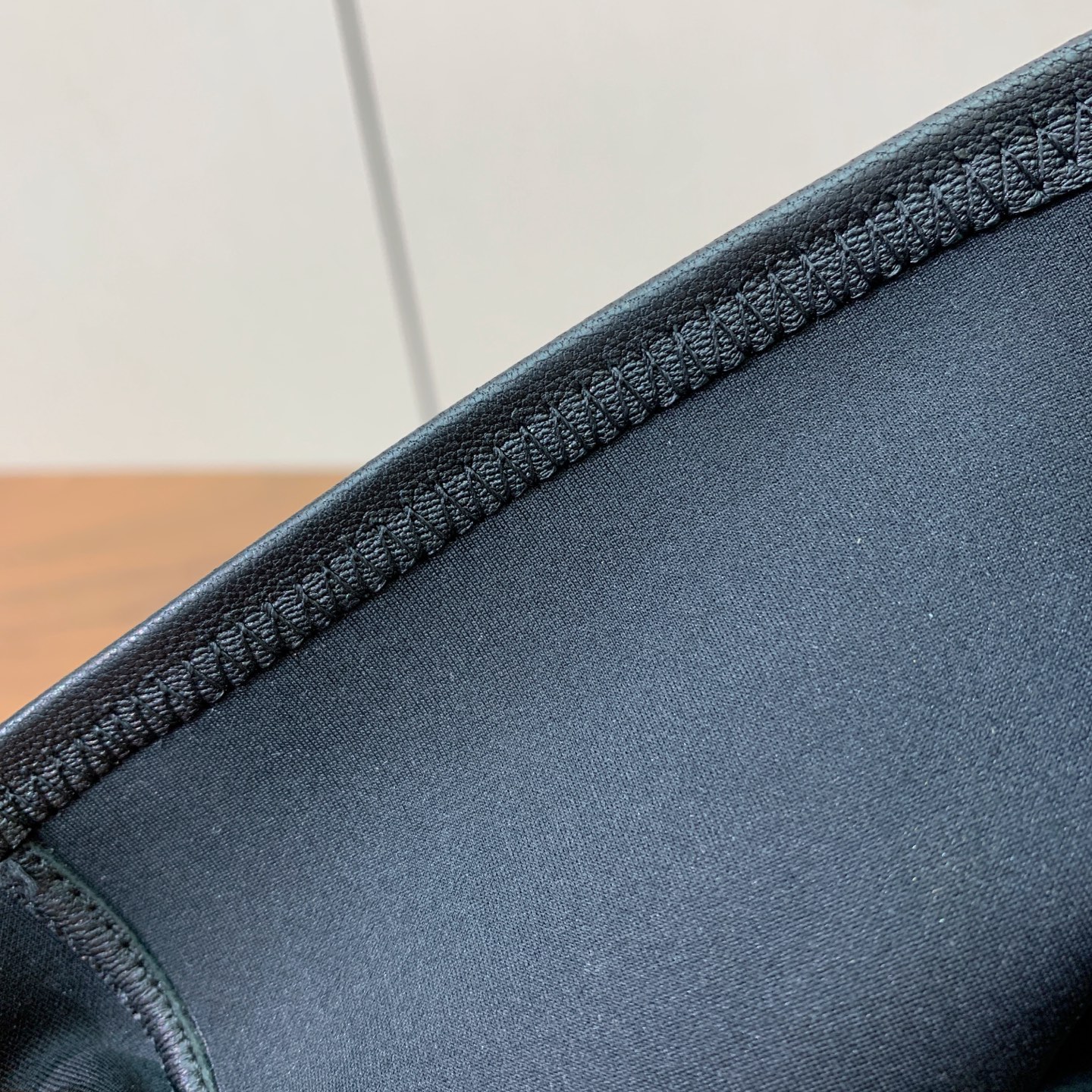 【Christen】早秋分趾短靴。自带清冷极简高级氛围感，个性分趾鞋型辨识度十足，利落短筒修饰脚踝轮廓，后跟搭扣锁合，后