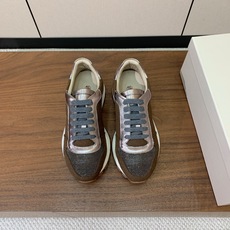 【Brunell* Cucinell*】休闲运动鞋。鞋面采用进口定制布料。纯手工串联珠链配饰!内里垫脚是高密斜纹棉布,原 【Brunell* Cucinell*】休闲运动鞋。鞋面采用进口定制布料。纯手工串联珠链配饰!内里垫脚是高密斜纹棉布,原