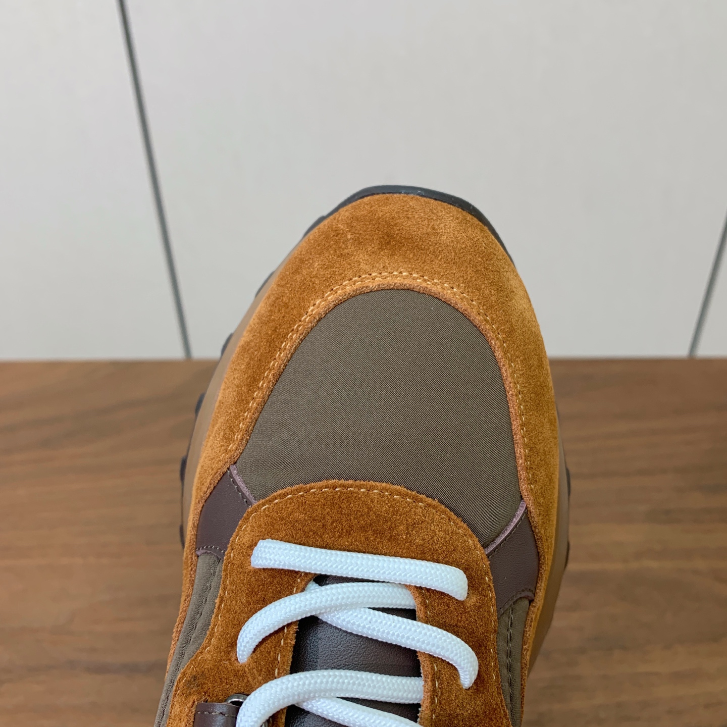 【Brunell* Cucinell*】新款休闲运动鞋。鞋面采用进口牛绒、牛皮➕纯手工串联珠链配饰！牛皮垫脚。原版开模大