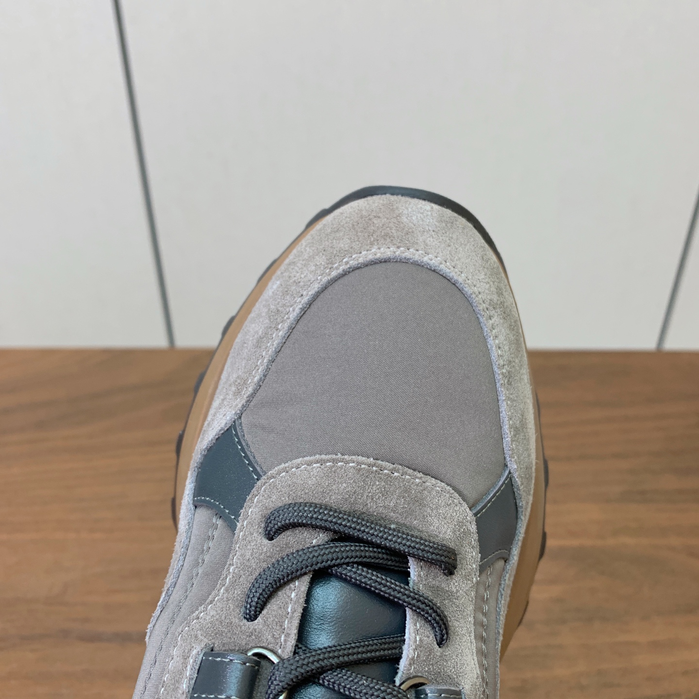 【Brunell* Cucinell*】新款休闲运动鞋。鞋面采用进口牛绒、牛皮➕纯手工串联珠链配饰！牛皮垫脚。原版开模大