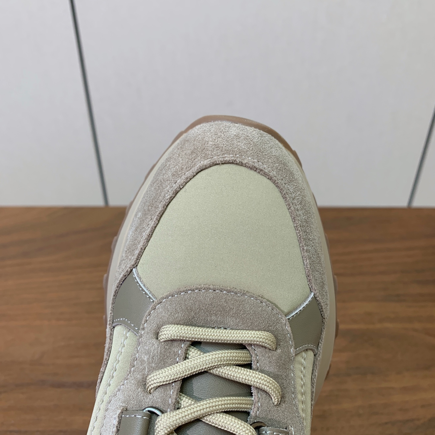 【Brunell* Cucinell*】新款休闲运动鞋。鞋面采用进口牛绒、牛皮➕纯手工串联珠链配饰！牛皮垫脚。原版开模大