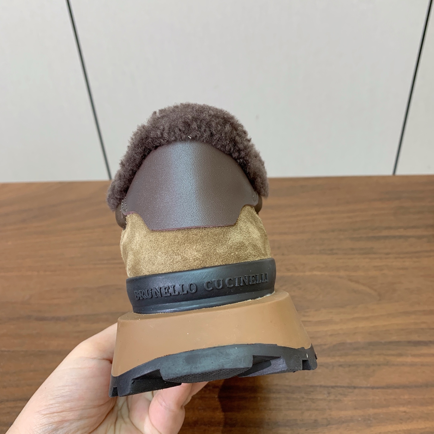 【Brunell* Cucinell*】拼色底羊毛里休闲运动鞋。鞋面采用进口牛绒，羊毛内里，原版开模大底！上脚超舒适。 