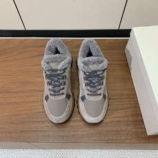 【Brunell* Cucinell*】拼色底羊毛里休闲运动鞋。鞋面采用进口牛绒,羊毛内里,原版开模大底!上脚超舒适。 【Brunell* Cucinell*】拼色底羊毛里休闲运动鞋。鞋面采用进口牛绒,羊毛内里,原版开模大底!上脚超舒适。