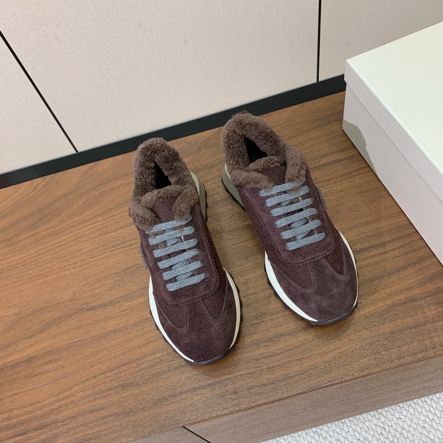 【Brunell* Cucinell*】拼色底羊毛里休闲运动鞋。鞋面采用进口牛绒，羊毛内里，原版开模大底！上脚超舒适。 