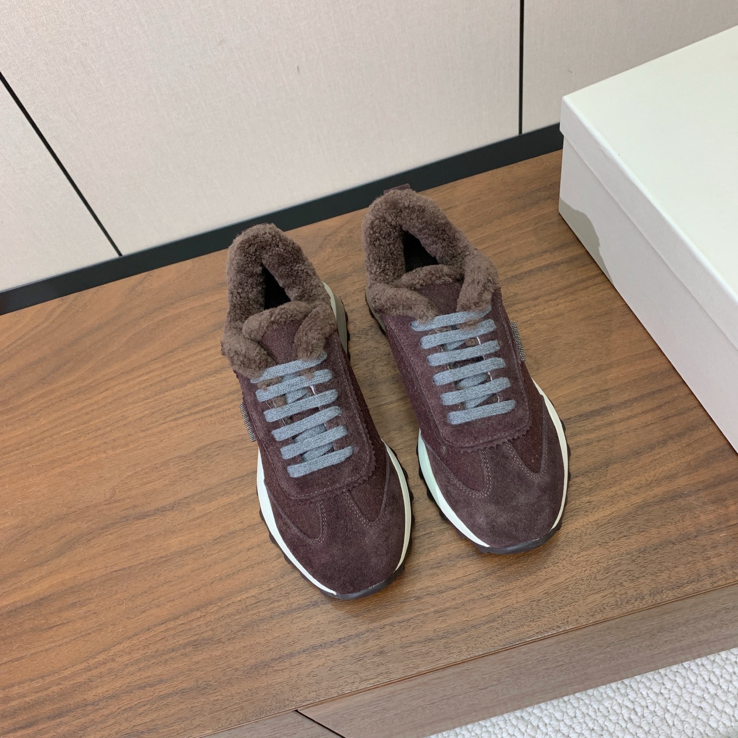 【Brunell* Cucinell*】拼色底羊毛里休闲运动鞋。鞋面采用进口牛绒，羊毛内里，原版开模大底！上脚超舒适。 