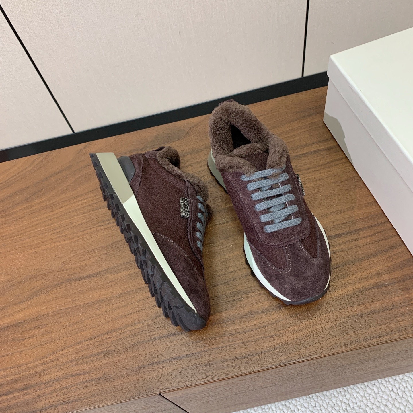 【Brunell* Cucinell*】拼色底羊毛里休闲运动鞋。鞋面采用进口牛绒，羊毛内里，原版开模大底！上脚超舒适。 