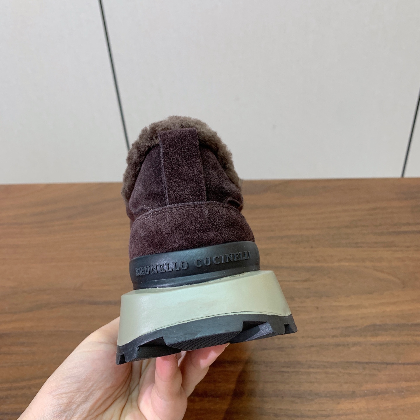 【Brunell* Cucinell*】拼色底羊毛里休闲运动鞋。鞋面采用进口牛绒，羊毛内里，原版开模大底！上脚超舒适。 