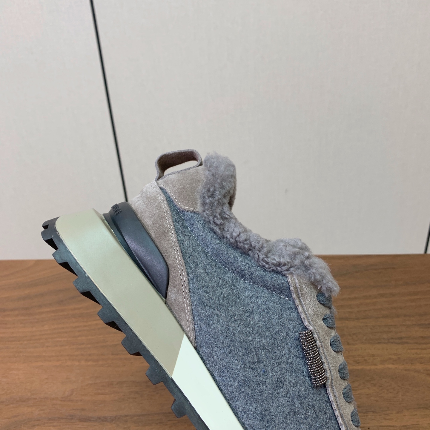 【Brunell* Cucinell*】拼色底羊毛里休闲运动鞋。鞋面采用进口牛绒，羊毛内里，原版开模大底！上脚超舒适。 