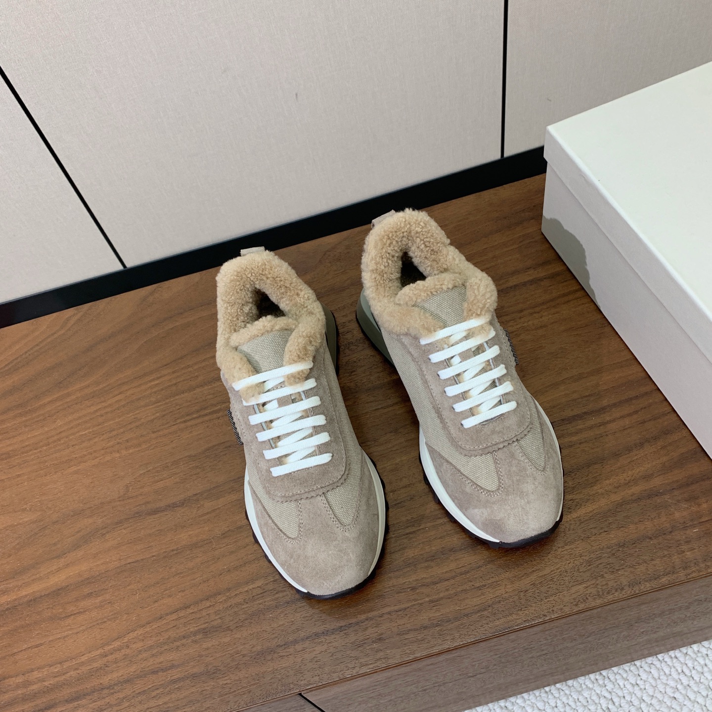 【Brunell* Cucinell*】拼色底羊毛里休闲运动鞋。鞋面采用进口牛绒，羊毛内里，原版开模大底！上脚超舒适。 