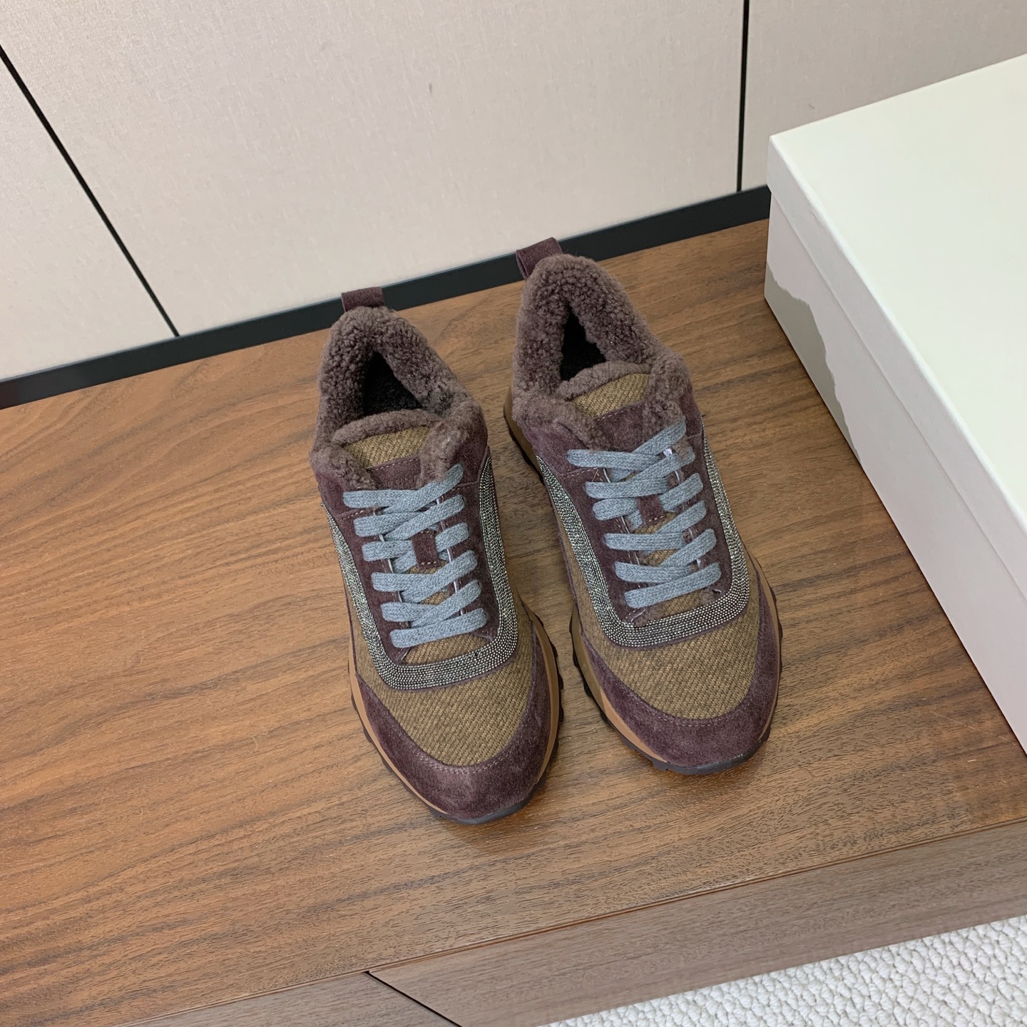 【Brunell* Cucinell*】拼色底羊毛里休闲运动鞋。鞋面采用进口牛绒，羊毛内里，原版开模大底！上脚超舒适。 