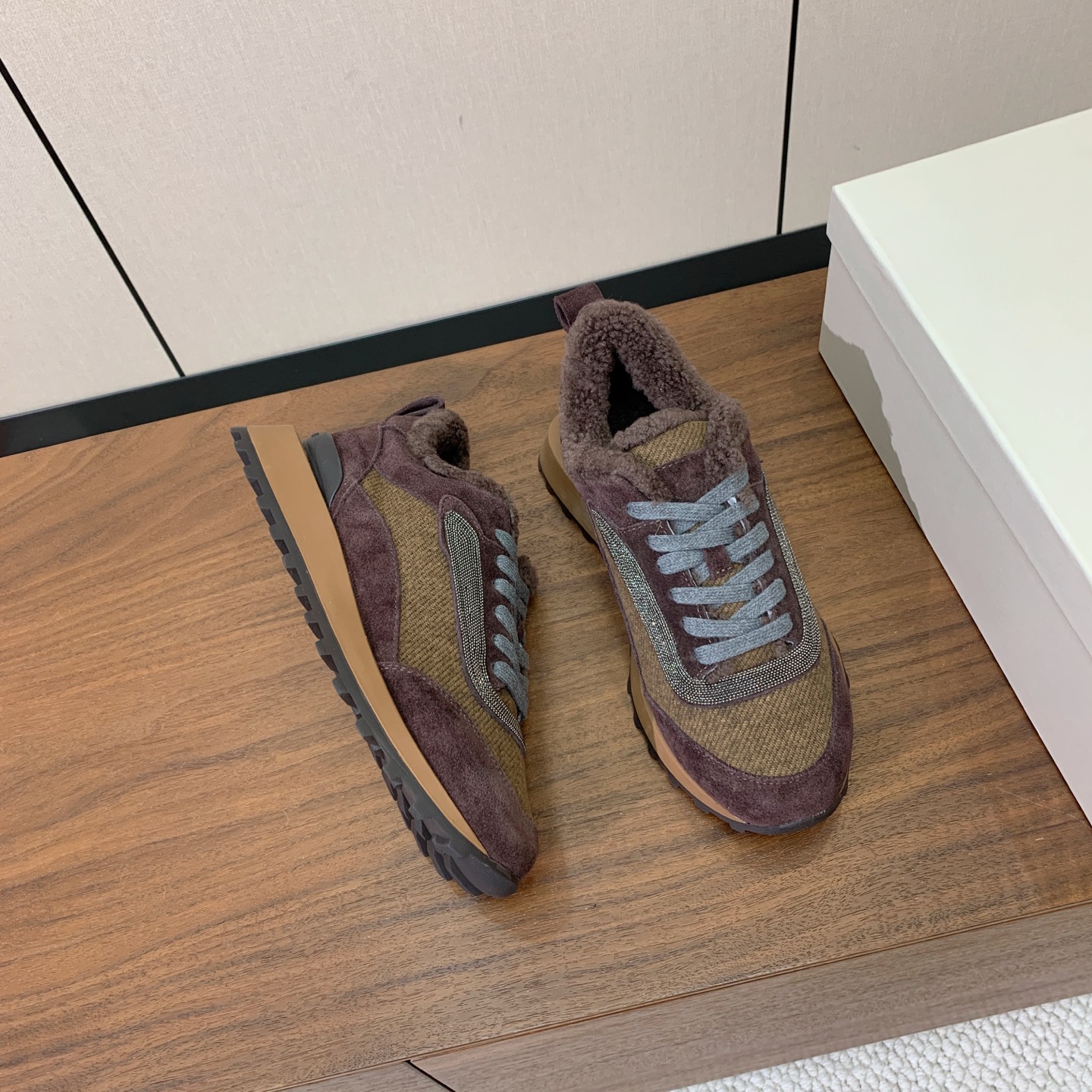 【Brunell* Cucinell*】拼色底羊毛里休闲运动鞋。鞋面采用进口牛绒，羊毛内里，原版开模大底！上脚超舒适。 
