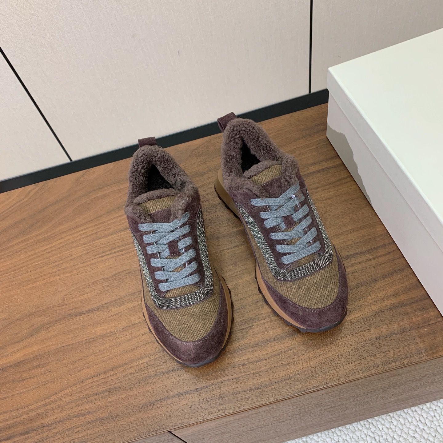 【Brunell* Cucinell*】拼色底羊毛里休闲运动鞋。鞋面采用进口牛绒，羊毛内里，原版开模大底！上脚超舒适。 