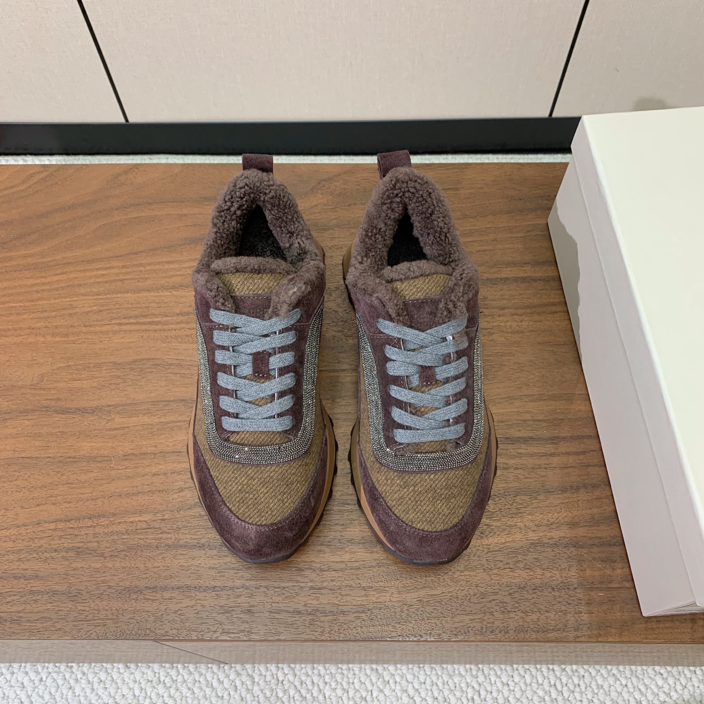 【Brunell* Cucinell*】拼色底羊毛里休闲运动鞋。鞋面采用进口牛绒,羊毛内里,原版开模大底!上脚超舒适。 【Brunell* Cucinell*】拼色底羊毛里休闲运动鞋。鞋面采用进口牛绒,羊毛内里,原版开模大底!上脚超舒适。