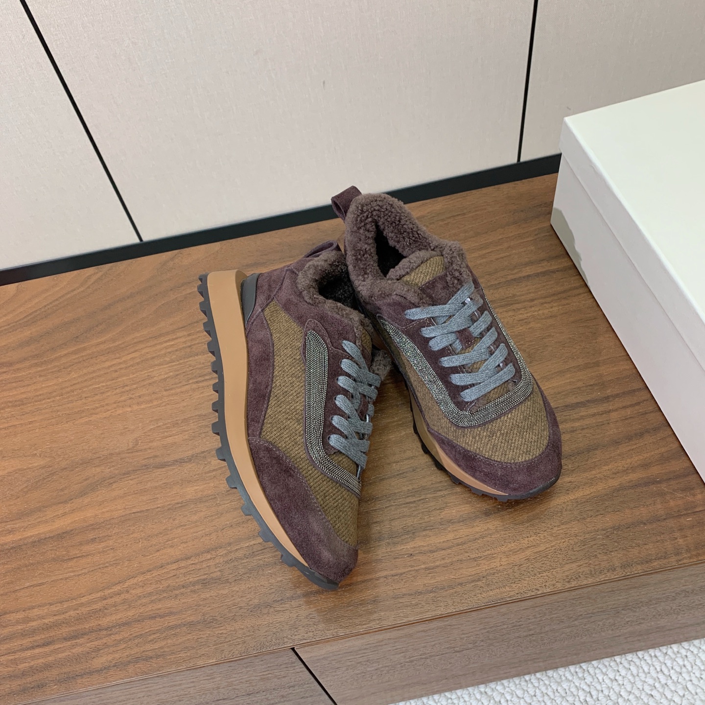【Brunell* Cucinell*】拼色底羊毛里休闲运动鞋。鞋面采用进口牛绒，羊毛内里，原版开模大底！上脚超舒适。 