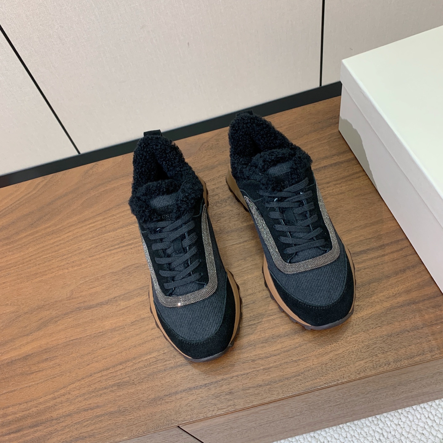 【Brunell* Cucinell*】拼色底羊毛里休闲运动鞋。鞋面采用进口牛绒，羊毛内里，原版开模大底！上脚超舒适。 