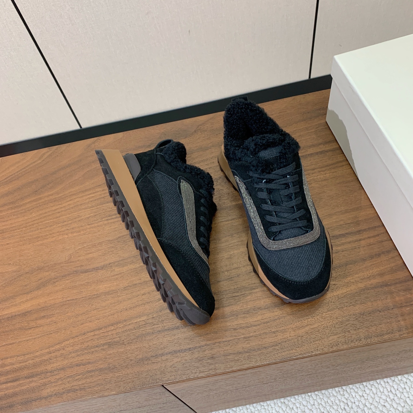 【Brunell* Cucinell*】拼色底羊毛里休闲运动鞋。鞋面采用进口牛绒，羊毛内里，原版开模大底！上脚超舒适。 