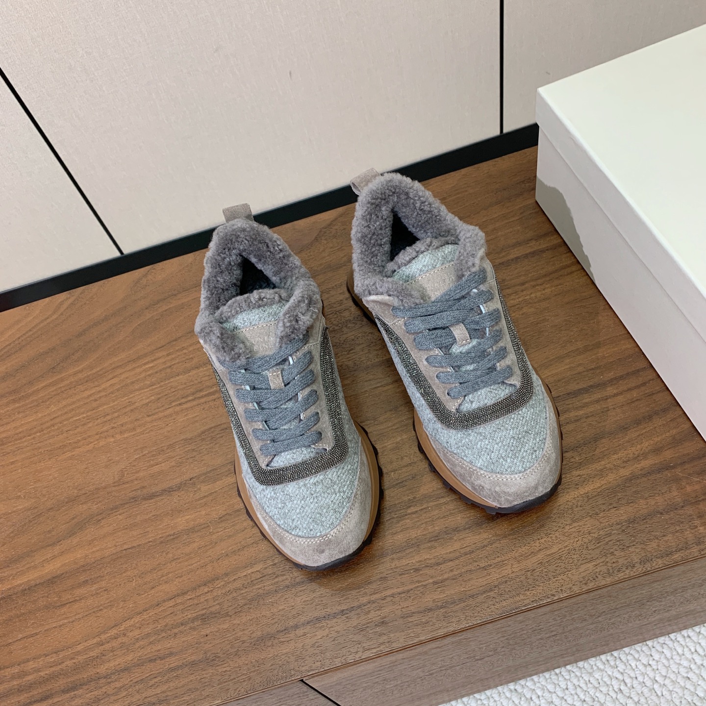 【Brunell* Cucinell*】拼色底羊毛里休闲运动鞋。鞋面采用进口牛绒，羊毛内里，原版开模大底！上脚超舒适。 